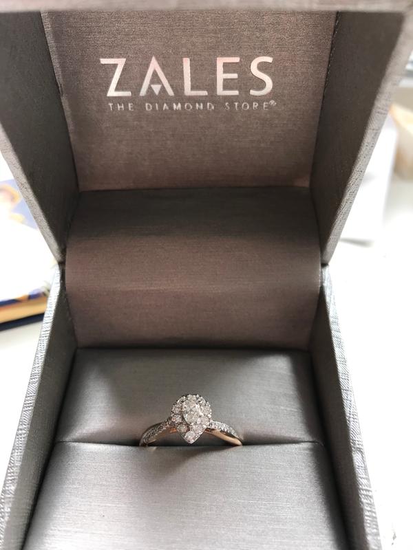 kays engagement ring in box