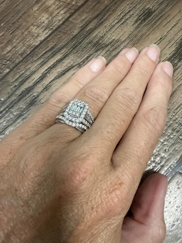 1/4 CT. T.W. Diamond Twist Contour Band in 14K White Gold | Zales