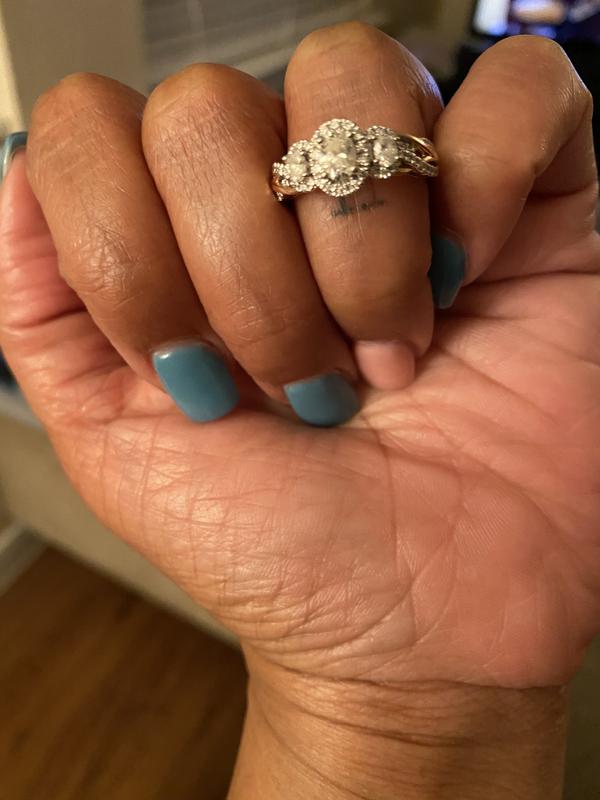 Vera wang 3 stone deals engagement ring