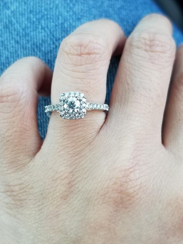 Vera Wang Love Collection 1 CT. T.W. Diamond Frame Bridal