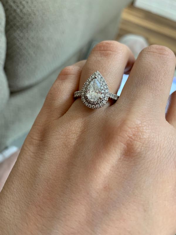 Vera wang pear shaped clearance engagement ring