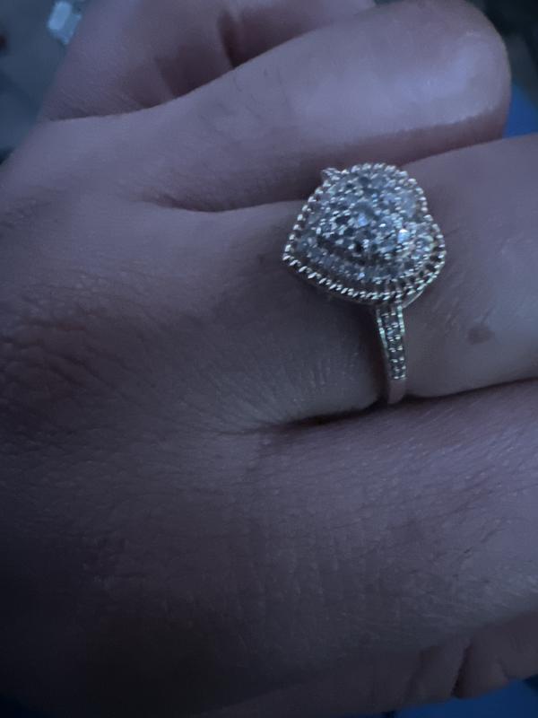 1/4 CT. T.W. Multi-Diamond Heart-Shaped Rope Frame Ring in