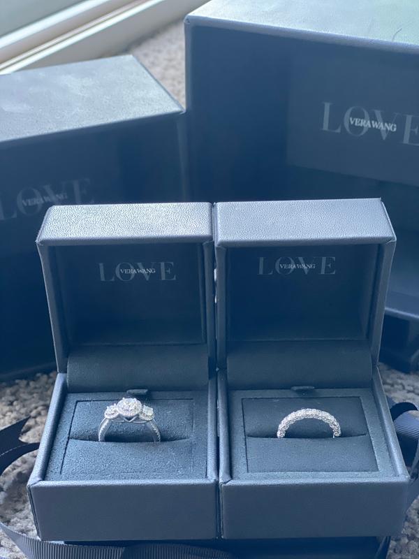 Vera Wang Love Collection 1-1/5 CT. T.W. Diamond Band in 14K Vera Wang Love Collection 1-1/5 CT. T.W. Diamond Band in 14K