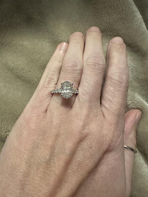 Vera Wang Love Collection 1-1/5 CT. T.W. Diamond Band in 14K Vera Wang Love Collection 1-1/5 CT. T.W. Diamond Band in 14K