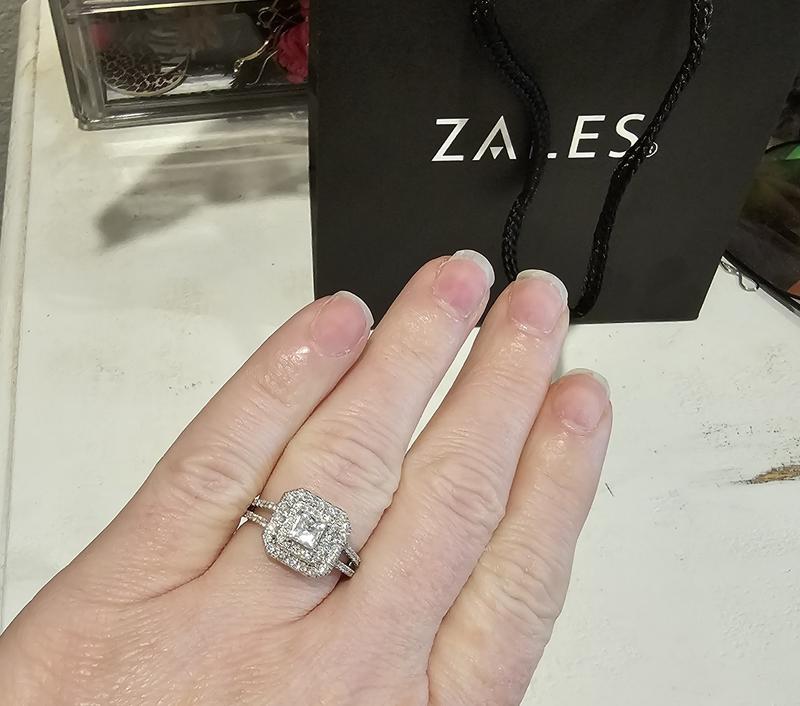 1/4 CT. T.W. Diamond Past Present Future® Miracle Bypass