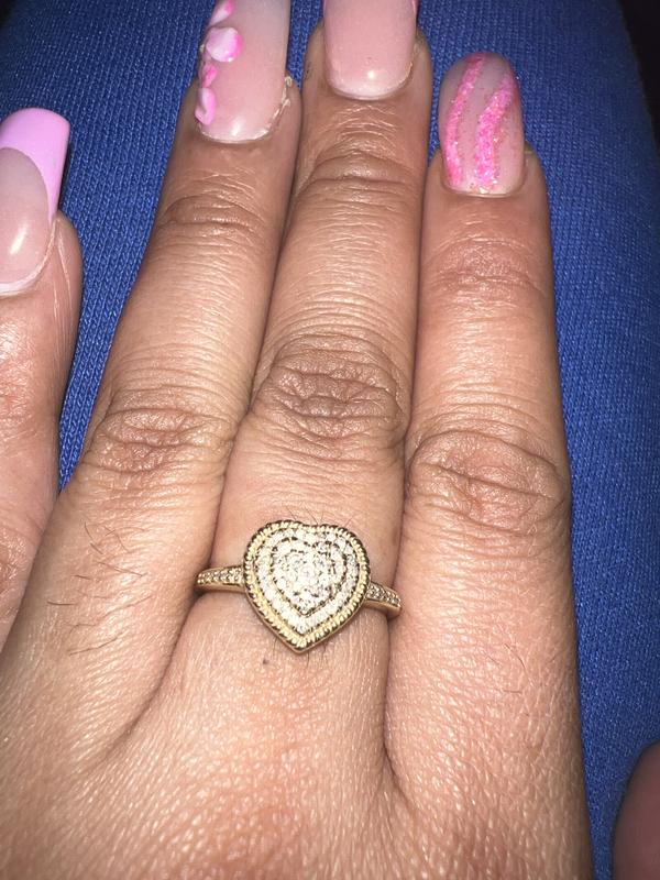1/4 CT. T.W. Multi-Diamond Heart-Shaped Rope Frame Ring in