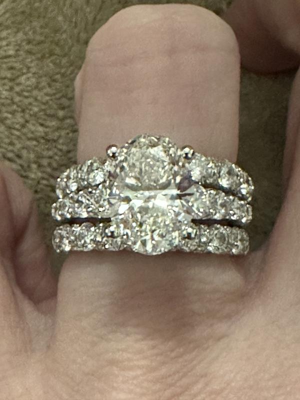 Vera Wang Love Collection 1-1/5 CT. T.W. Diamond Band in 14K Vera Wang Love Collection 1-1/5 CT. T.W. Diamond Band in 14K