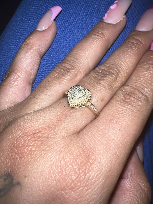1/4 CT. T.W. Multi-Diamond Heart-Shaped Rope Frame Ring in