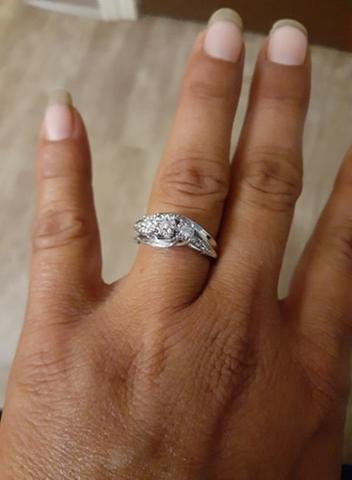1/4 CT. T.W. Diamond Past Present Future® Bypass Engagement