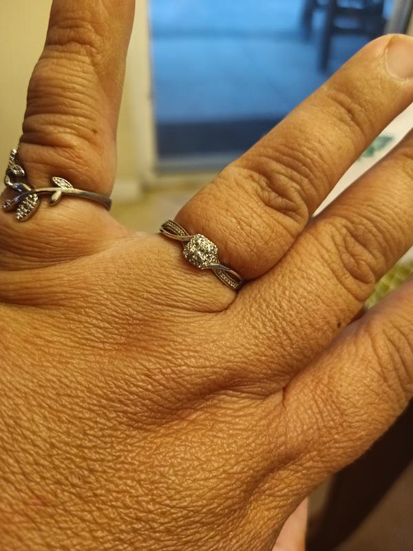 1/8 CT. T.W. Princess-Cut Diamond Frame Twist Promise Ring 1/8 CT. T.W. Princess-Cut Diamond Frame Twist Promise Ring