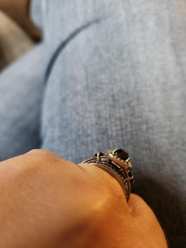 ウェディング　ダイヤモンド 1-1/2 CT. T.W. Cushion-Shaped Black and White Diamond Square Frame