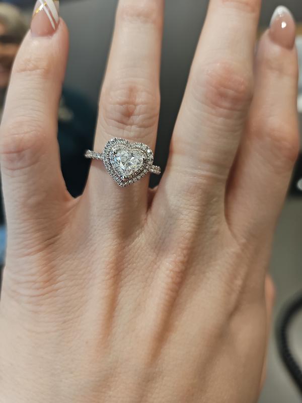 Vera wang heart engagement ring discount