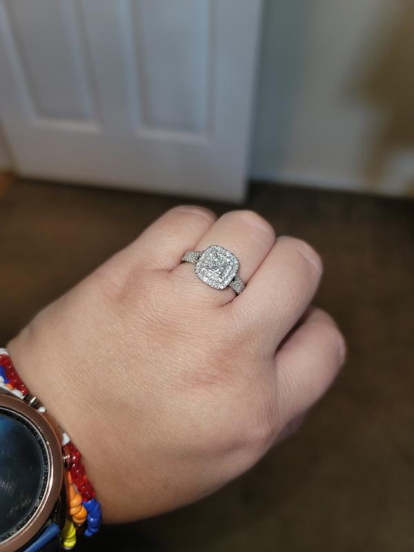 Vera Wang Love Collection 1-1/2 CT. T.W. Princess-Cut Vera Wang Love Collection 1-1/2 CT. T.W. Princess-Cut
