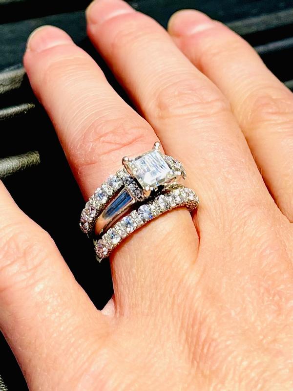 Vera Wang Love Collection 1-1/5 CT. T.W. Diamond Band in 14K Vera Wang Love Collection 1-1/5 CT. T.W. Diamond Band in 14K