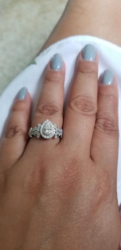 Vera wang pear on sale shaped diamond ring