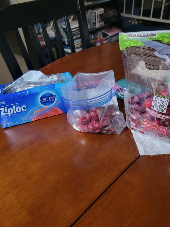 Ziploc 2 Gallon Double Zipper Freezer Bags, 100 Bags (SJN682254)