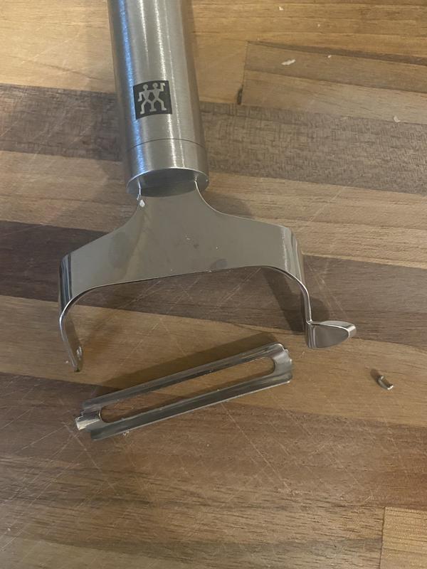 Buy ZWILLING Pro Swivel peeler | ZWILLING.COM