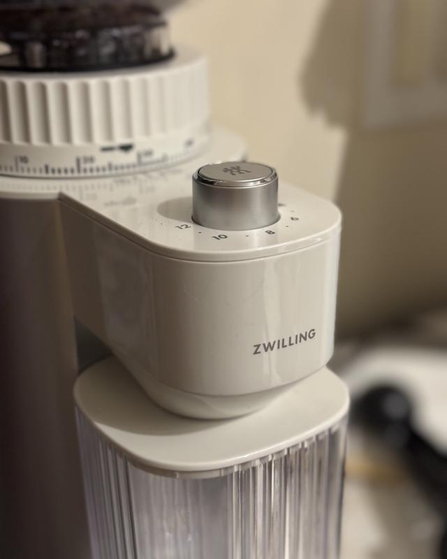 Close-up of the on button / grind dial.