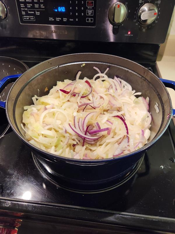 My 8 l dutch oven making french onion soup.