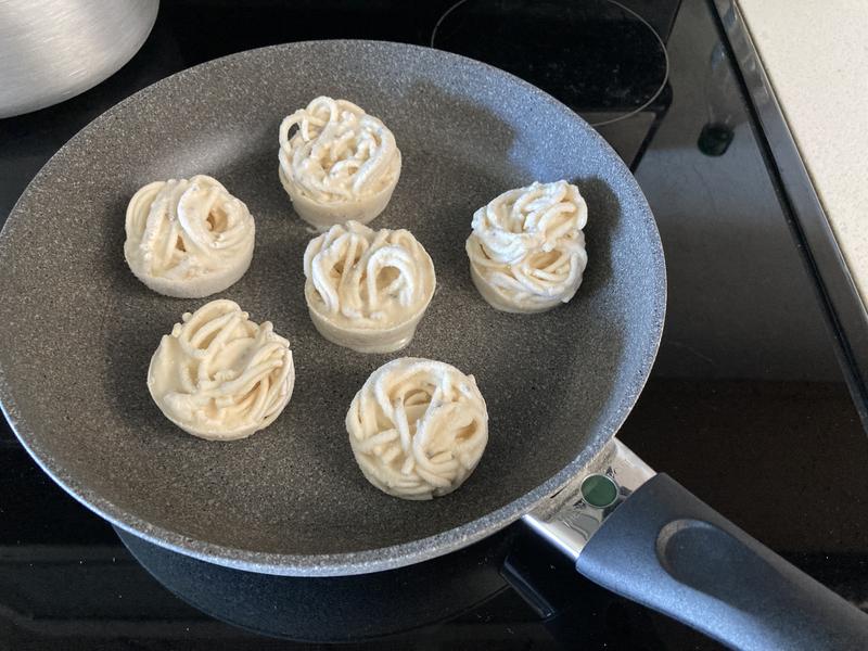 Super easy to wash even with creamy pasta.