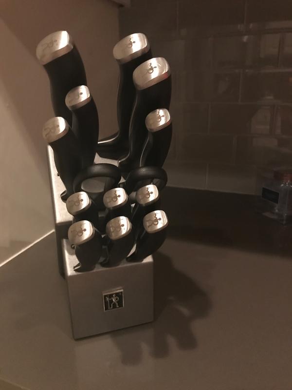 New Assure 14-piece knife set