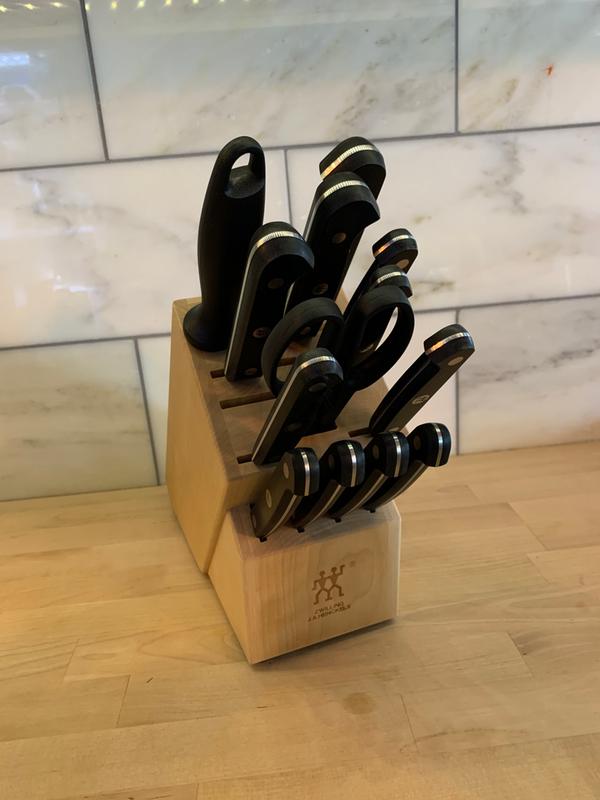 Picture of the knives in the block! Looks beautiful.