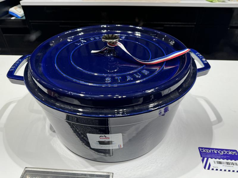 STAUB LA COCOTTE ネイビー Amazon.com: Staub Twist Cocotte Z1023-189 Round Lamer 7.9