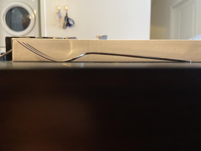 Profile of serving fork laying flat