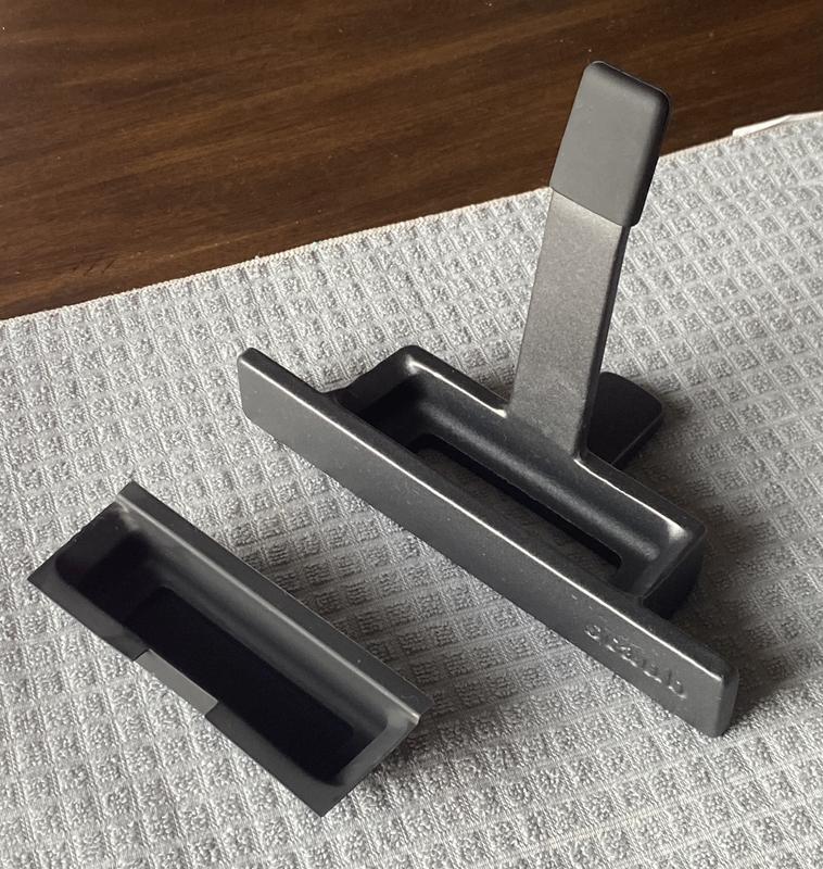 Staub 蓋置き Lid Holder 黒 Amazon.com: Staub Cast Iron Lid Holder - Black, Made in