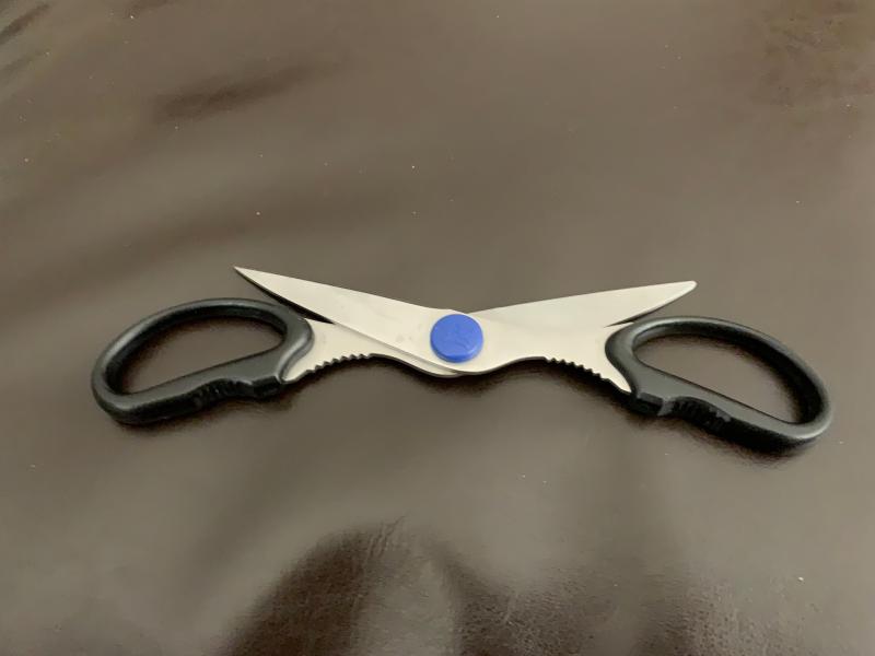 Full open ; won’t separate.