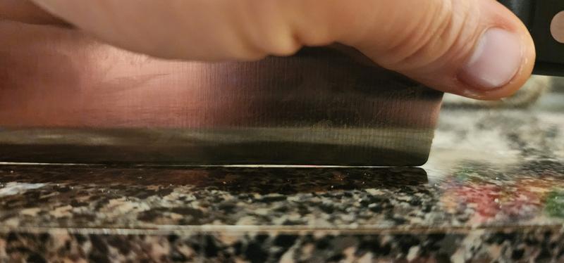 The nakiri showing the gap