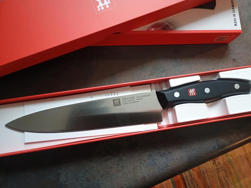 Buy ZWILLING TWIN Signature Chef's knife | ZWILLING.COM