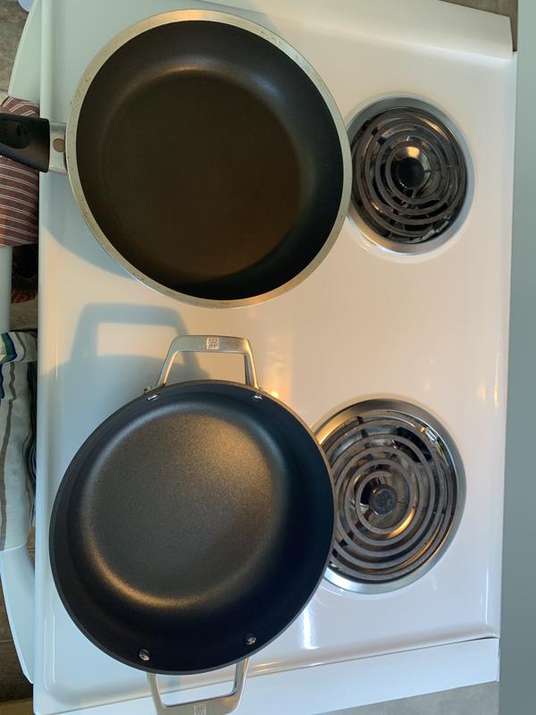 Comparison between this pot and the 11-inch fry pan