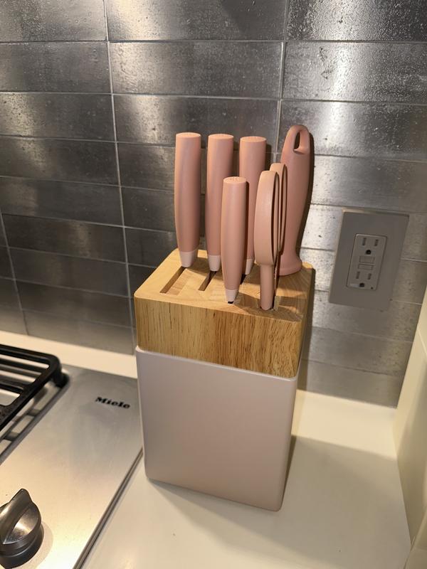 Brings color to the kitchen