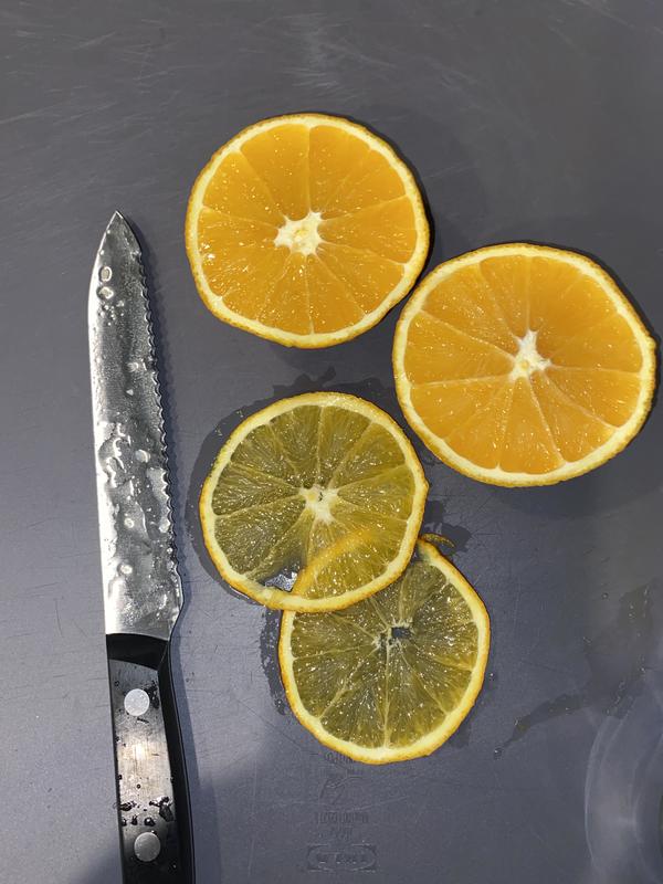 Orange thin slices cut without any problems