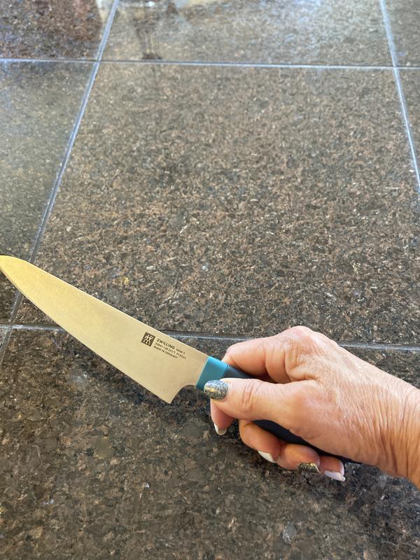 Pretty handle color, blueberry.