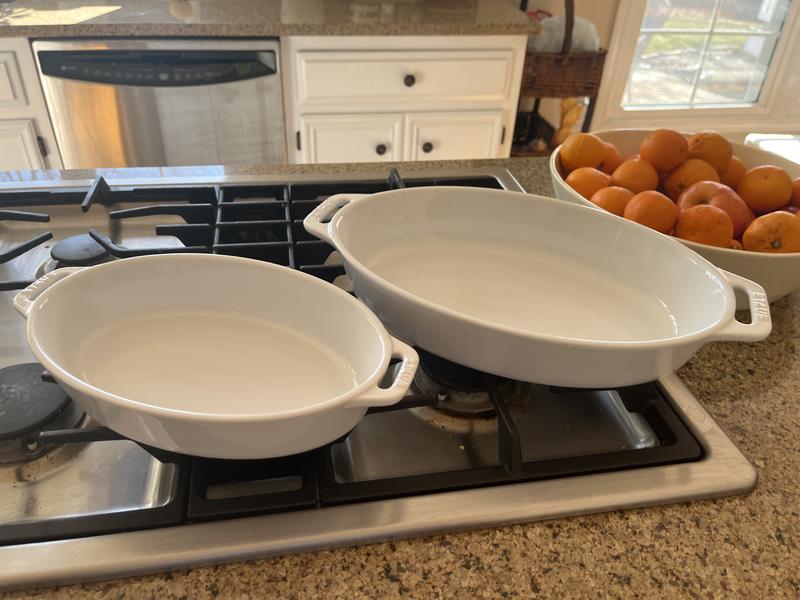 Set of oval baking dishes