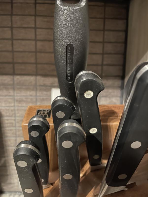 Older knife can’t sit in new block